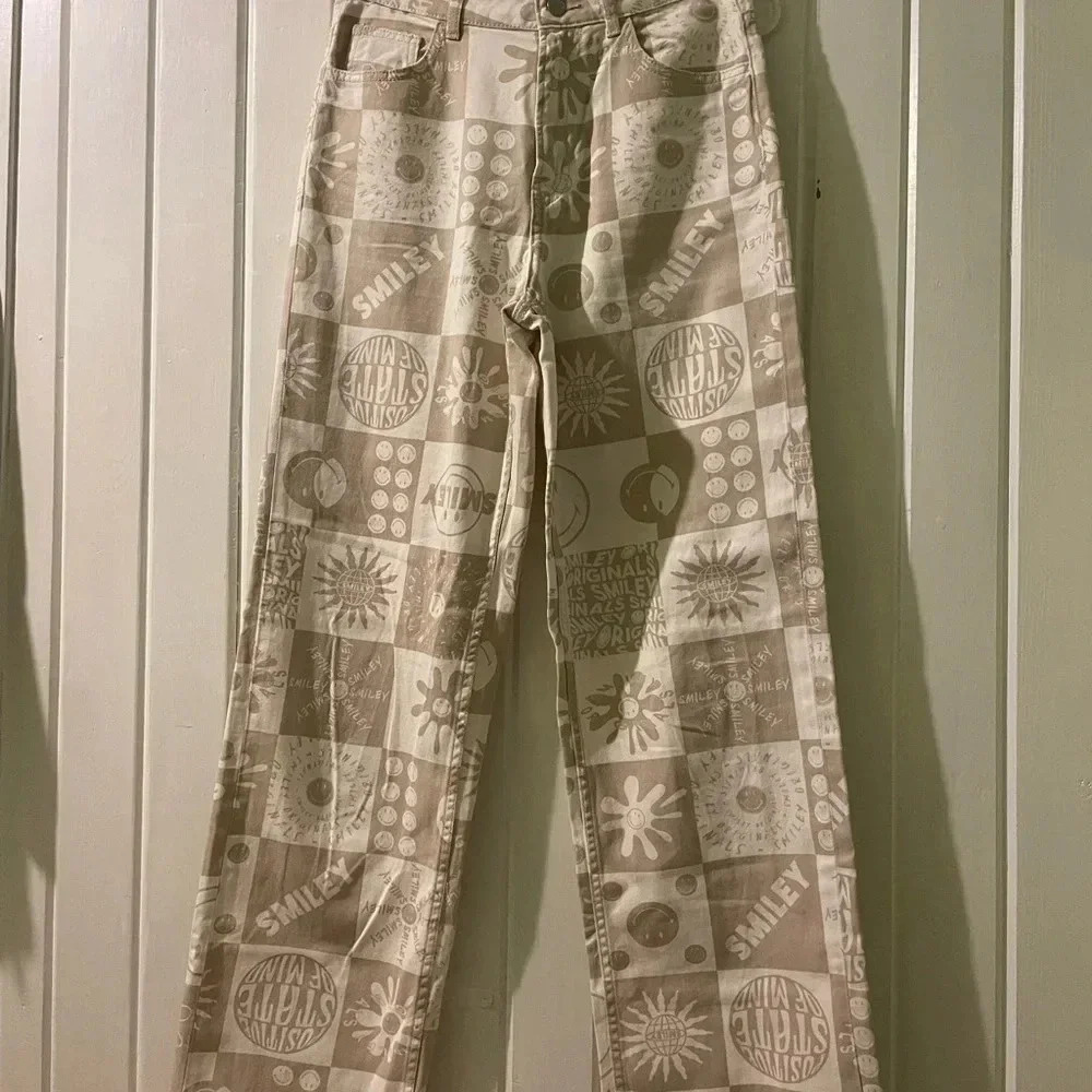 Smiley and H&M jeans-4 NWOT View 3